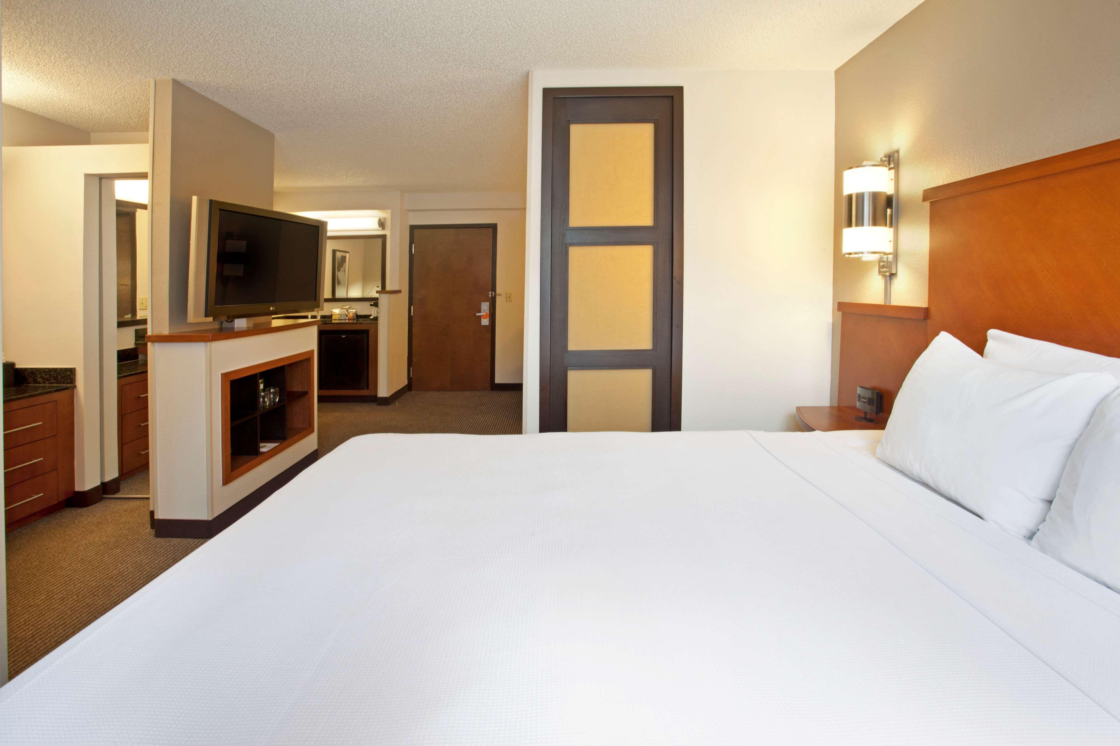 Hyatt Place North Raleigh Midtown Exterior photo